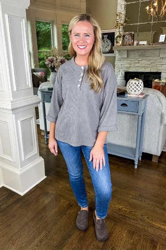 Boutique Styles The Reese Half Button Down Three-Quarter Sleeve Top in Grey