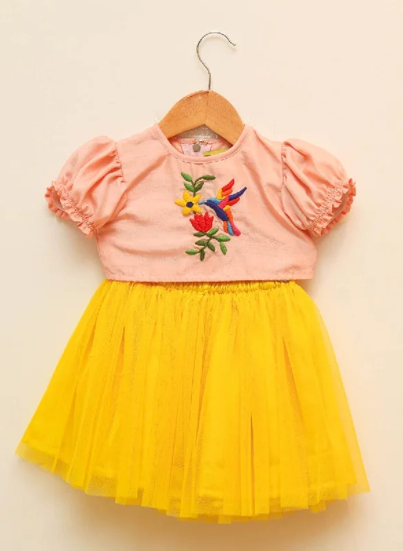 Weekend Rush – Discounts On Bestsellers Bird Embroidered Top with Short Skirt