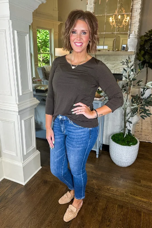 Affordable Trendy Fashion The Alivia Round Neck Solid Top in Chocolate