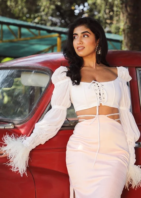 Vintage-Modern Style Offers Adriana White Puff Sleeve Lace-Up Corset Top